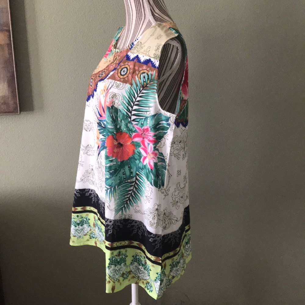 Beautiful tank blouse from boutique - Picture 2 of 5